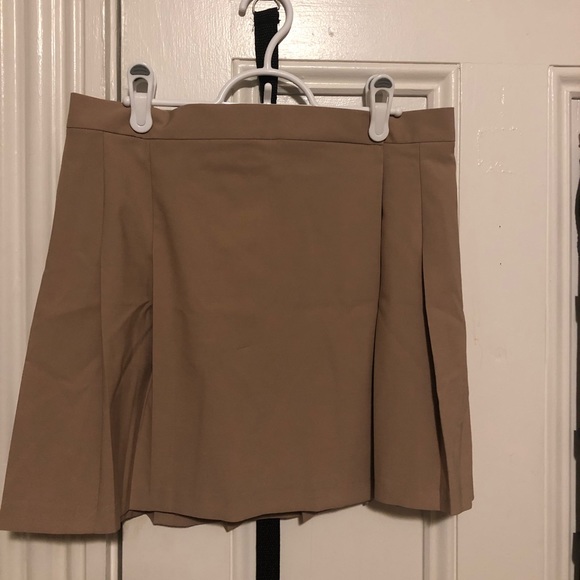 ASOS beige pleated skirt - Picture 2 of 3